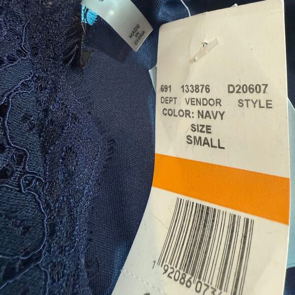 Soprano small lace overlay v neck fit and flare dress D4 2418 - Picture 5 of 13